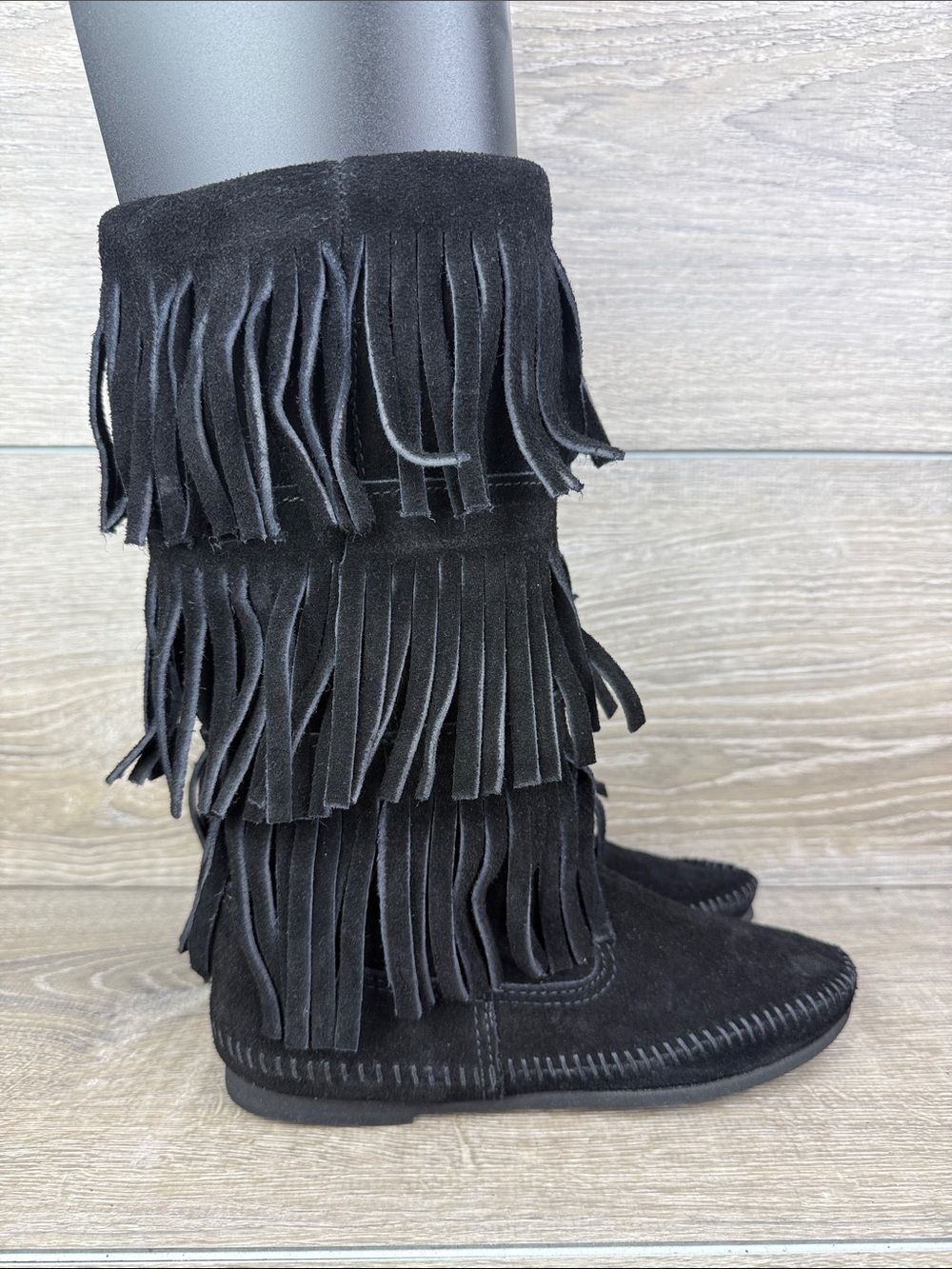 Minnetonka 3-Layer Fringe Black Suede Women’s Size 6 Mid Pull On Pocahontas Boot
